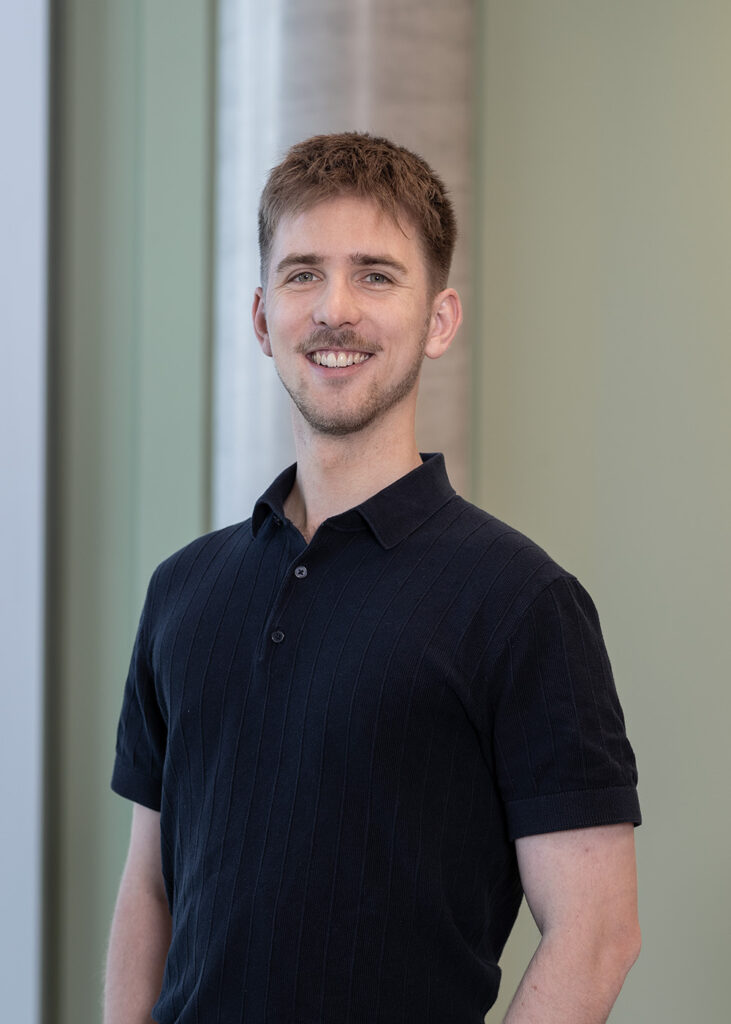 Portraitfoto von Jonah Eberle.